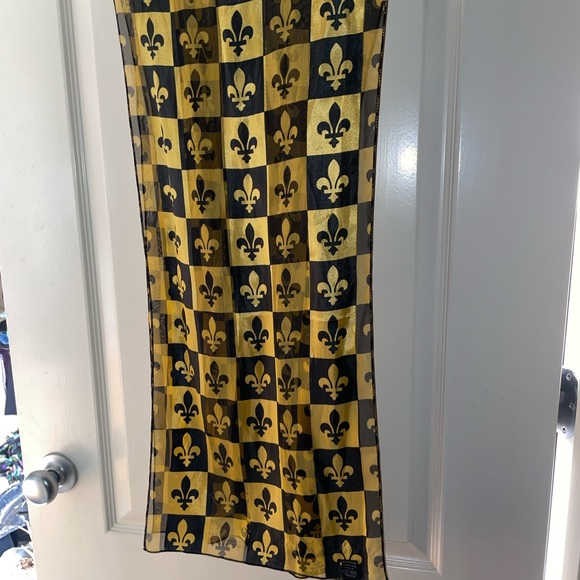 Black & Gold Fleur De Lis Scarf - Picture 2 of 3